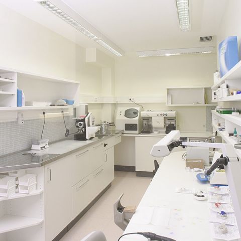 Labor- und Sterilisationsmöbel
